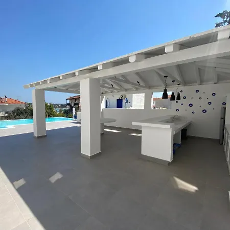 Portoheli Downtown, Pool & Port View Nyaraló