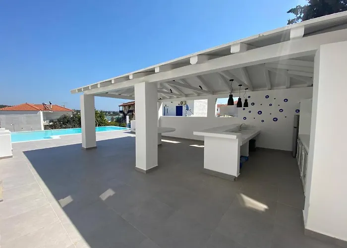 Portoheli Downtown, Pool & Port View Nyaraló